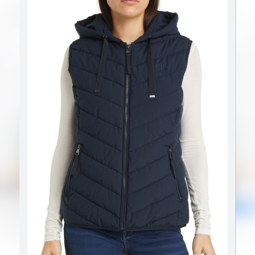 Lauren Ralph Lauren NWT. CHEVRON HOODED PUFF NAVY STRETCH VEST. SMALL